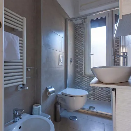 Apt. 10a & Terrace Rom