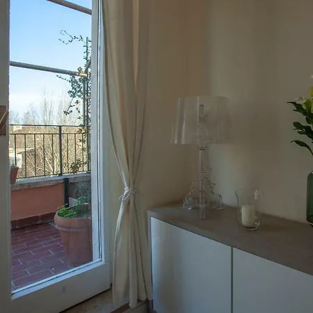 Apt. 10a & Terrace Rom